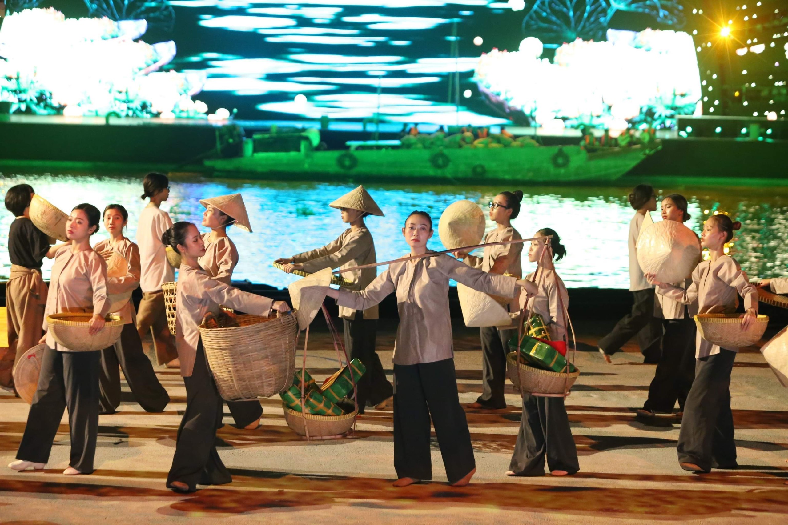  Một số chương trình biểu diễn tái diện lịch sử “dòng chảy” của dòng sông Sài Gòn